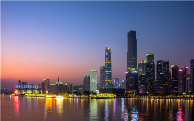 引领时尚潮流,塑造高端形象 引领时尚潮流,塑造高端形象